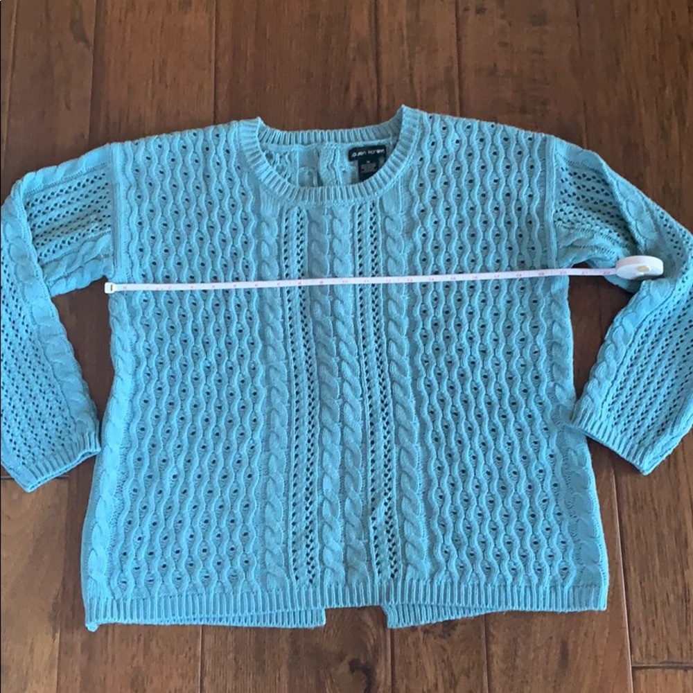 Cozy cable knit sweater. ❄️